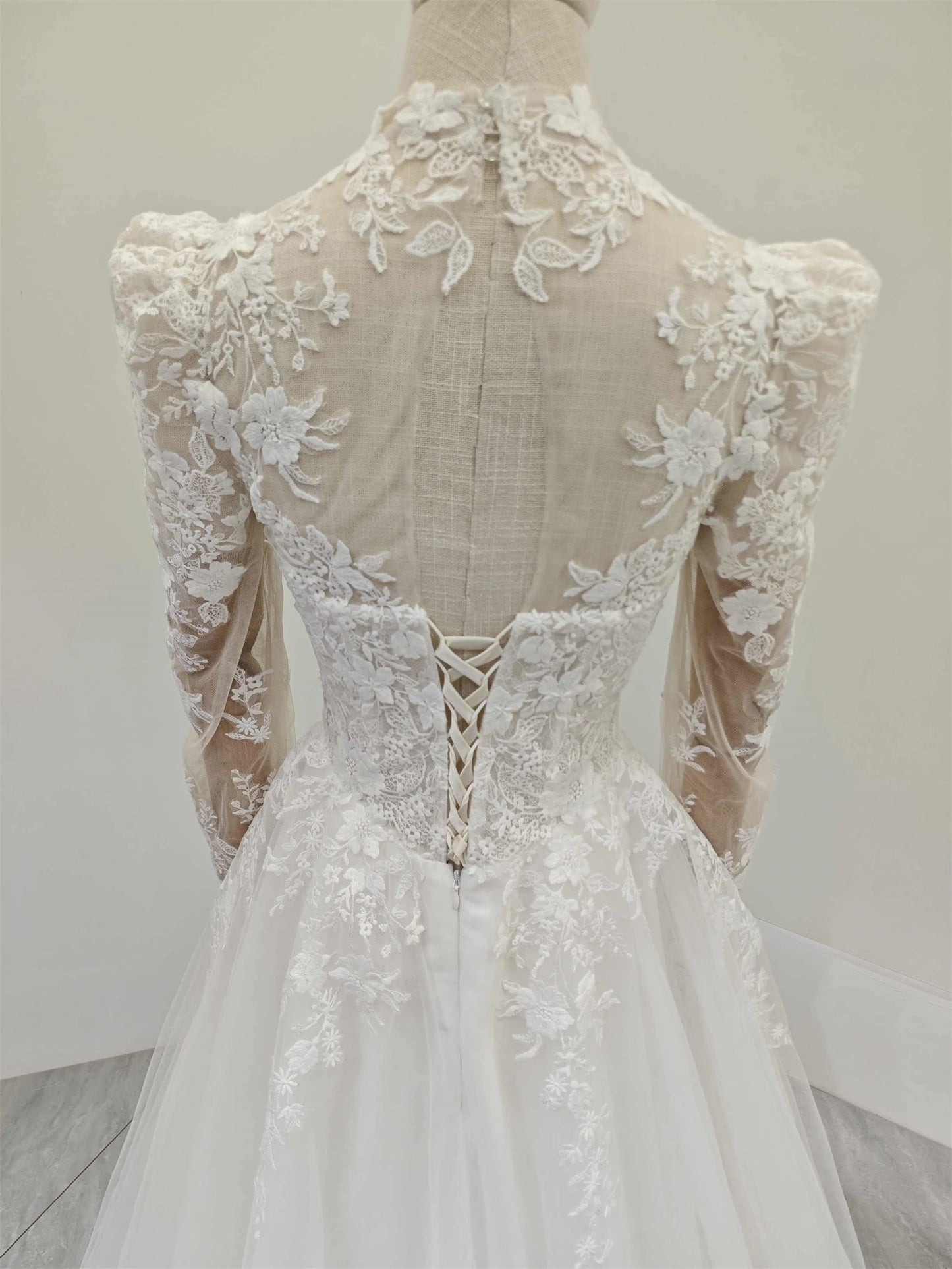 High Collar Long Sleeves Elegant Wedding Dress Full Body Lace Beaded Ladies Wedding Dress A-line With Small Train Bridal Wedding